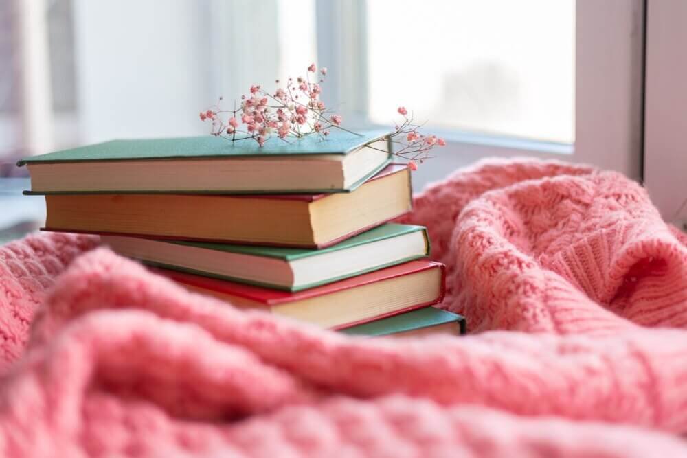 Pilha de livros para presente de dia das mães, preferido por mães que buscam se autodesenvolver.
